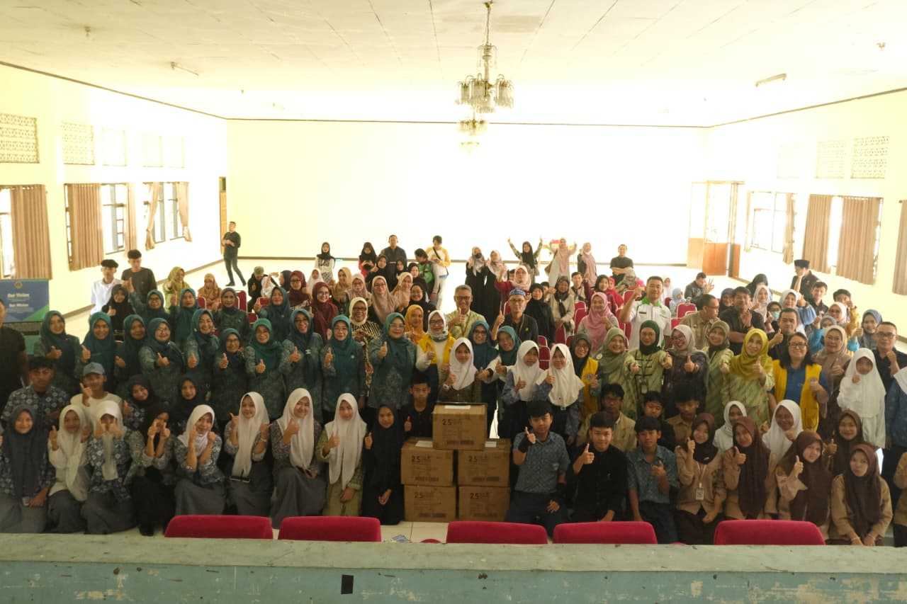 Ratusan Siswa dan Masyarakat di Garut Terima Bantuan Kacamata Gratis dari Lions Club